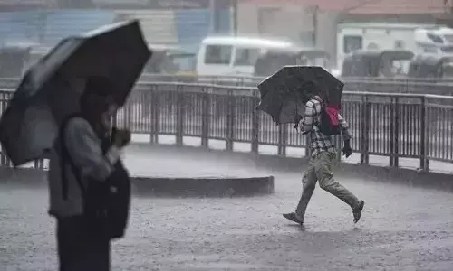 ರಾಯಚೂರಿನಲ್ಲಿ ಎಡೆಬಿಡದೆ ಸುರಿಯುತ್ತಿರುವ ಮಳೆ : ಜನಜೀವನ ಅಸ್ತವ್ಯಸ್ತ