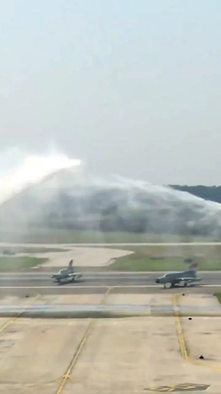 ಭಾರತೀಯ ವಾಯುಪಡೆಯ ಬೆನ್ನೆಲುಬಾಗಿದ್ದ ಮಿಗ್-21ಕ್ಕೆ ವಿದಾಯ ಭಾರತೀಯ ವಾಯುಪಡೆಯ ಬೆನ್ನೆಲುಬಾಗಿದ್ದ ಮಿಗ್-21ಕ್ಕೆ ವಿದಾಯ