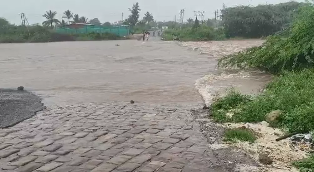 ಬೈಲಹೊಂಗಲದಲ್ಲಿ ಭಾರೀ ಮಳೆಗೆ ಜನಜೀವನ ಅಸ್ತವ್ಯಸ್ತ