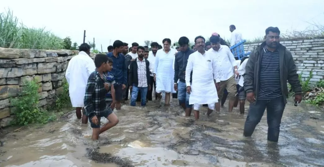 ಜೇವರ್ಗಿ | ನದಿ ಪ್ರವಾಹ ಭೀತಿ ಪ್ರದೇಶದ ಜನರ ಸಮಸ್ಯೆಗಳಿಗೆ ಸ್ಪಂದಿಸಿ : ಶಾಸಕ ಡಾ.ಅಜಯ್ ಸಿಂಗ್ ಜೇವರ್ಗಿ | ನದಿ ಪ್ರವಾಹ ಭೀತಿ ಪ್ರದೇಶದ ಜನರ ಸಮಸ್ಯೆಗಳಿಗೆ ಸ್ಪಂದಿಸಿ : ಶಾಸಕ ಡಾ.ಅಜಯ್ ಸಿಂಗ್