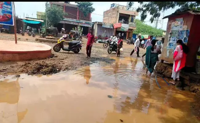 ಬೀದರ್ | ಮಳೆಯಿಂದ ಹದಗೆಟ್ಟ ಮುಡಬಿ ಗ್ರಾಮದ ರಸ್ತೆ ದುರುಸ್ತಿ ಮಾಡಲು ಗ್ರಾಮಸ್ಥರಿಂದ ಆಗ್ರಹ ಬೀದರ್ | ಮಳೆಯಿಂದ ಹದಗೆಟ್ಟ ಮುಡಬಿ ಗ್ರಾಮದ ರಸ್ತೆ ದುರುಸ್ತಿ ಮಾಡಲು ಗ್ರಾಮಸ್ಥರಿಂದ ಆಗ್ರಹ
