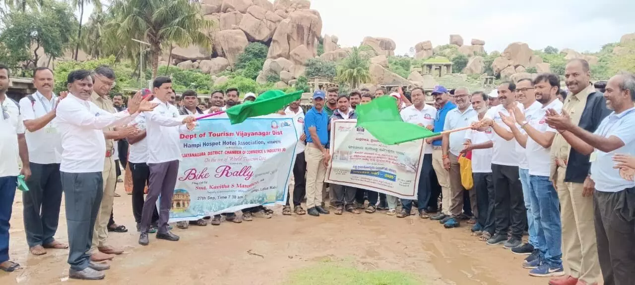 ವಿಜಯನಗರ | ವಿಶ್ವ ಪ್ರವಾಸೋದ್ಯಮ ದಿನಾಚರಣೆ : ಬೈಕ್ ರ‍್ಯಾಲಿ, ಪಾರಂಪರಿಕ ನಡಿಗೆ ಕಾರ್ಯಕ್ರಮ