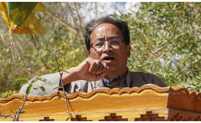 ಬಂಧಿತ ವಾಂಗ್ಚುಕ್ ಪಾಕಿಸ್ತಾನದ ಬೇಹುಗಾರನ ಸಂಪರ್ಕದಲ್ಲಿದ್ದರು: ಲಡಾಖ್ ನ ಉನ್ನತ ಪೊಲೀಸ್ ಅಧಿಕಾರಿ