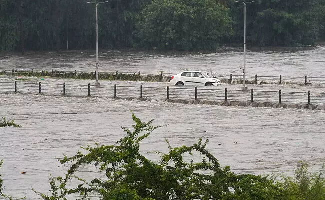 ಮಹಾರಾಷ್ಟ್ರ | ಮರಾಠವಾಡದಲ್ಲಿ ಭಾರೀ ಮಳೆ : ಗ್ರಾಮಗಳ ಸಂಪರ್ಕ ಕಡಿತ, ರಸ್ತೆಗಳು ಜಲಾವೃತ