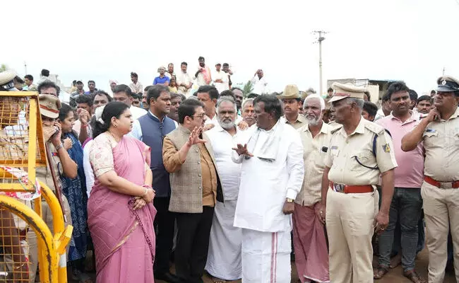 ವಿಜಯನಗರ | ಅಡುಗೆ ಸಿಲಿಂಡರ್ ಸ್ಫೋಟ ಪ್ರಕರಣ : ಸ್ಥಳಕ್ಕೆ ಸಚಿವ ಝಮೀರ್ ಅಹ್ಮದ್ ಭೇಟಿ