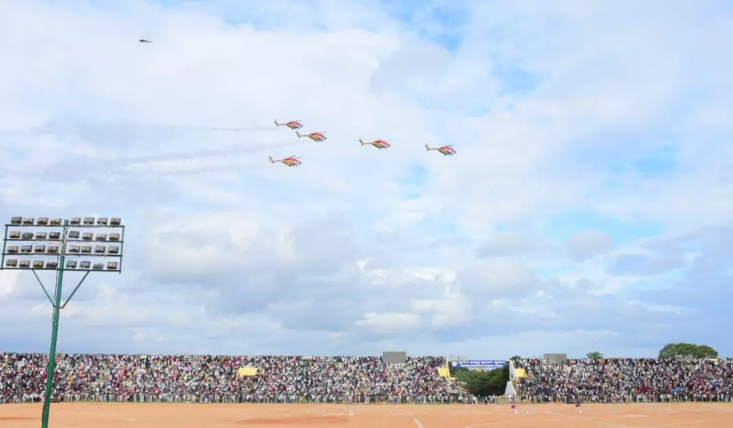 ಮೈಸೂರು ದಸರಾ | ಬಾನಂಗಳದಲ್ಲಿ ಲೋಹದ ಹಕ್ಕಿಗಳ ಕಲರವ; ಜನರ ಮನಸೂರೆಗೊಂಡ ವೈಮಾನಿಕ ಪ್ರದರ್ಶನ