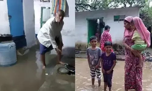 ರಾಯಚೂರು: ನಿರಂತರ ಮಳೆಗೆ ಜನಜೀವನ ಅಸ್ತವ್ಯಸ್ತ; ಹಟ್ಟಿಯಲ್ಲಿ ಮನೆಗಳಿಗೆ ನುಗ್ಗಿದ ನೀರು