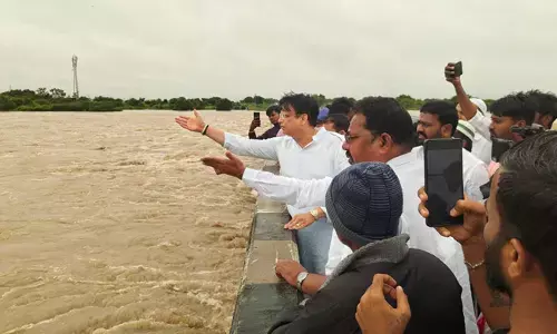 ಜೇವರ್ಗಿಯಲ್ಲಿ ಪ್ರವಾಹ ಪರಿಸ್ಥಿತಿ : ಕಟ್ಟಿ ಸಂಗಾವಿ ಸೇತುವೆ ವೀಕ್ಷಿಸಿದ ಶಾಸಕ ಅಜಯ್ ಸಿಂಗ್