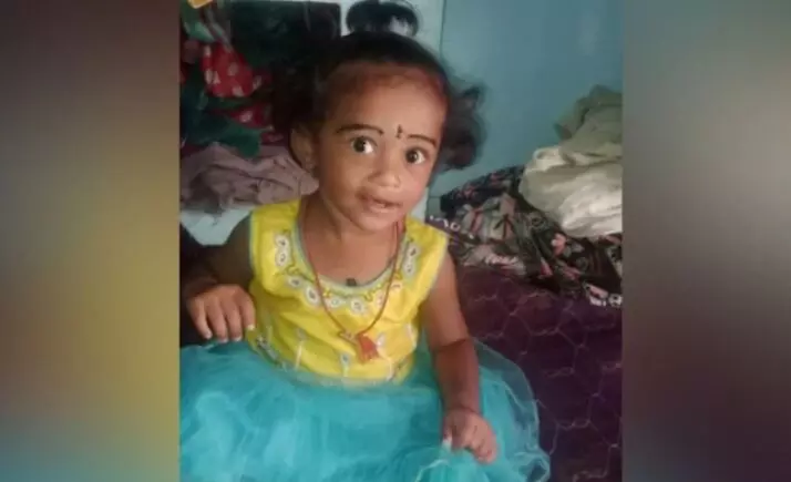 ಕುದಿಯುತ್ತಿದ್ದ ಹಾಲಿನ ಪಾತ್ರೆಗೆ ಬಿದ್ದು ಮಗು ಮೃತ್ಯು
