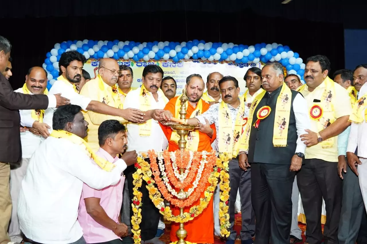 ಹೋರಾಟಕ್ಕೆ ರಾಯಣ್ಣ, ವಿಶ್ವಪ್ರಜ್ಞೆಗೆ ಕನಕದಾಸರು, ಸಾಮಾಜಿಕ ಬದ್ಧತೆಗೆ ಸಿದ್ದರಾಮಯ್ಯ ಅವರ ಮಾದರಿಗಳು ನಮ್ಮ ಜೊತೆಗಿವೆ : ಕೆ.ವಿ.ಪ್ರಭಾಕರ್ ಹೋರಾಟಕ್ಕೆ ರಾಯಣ್ಣ, ವಿಶ್ವಪ್ರಜ್ಞೆಗೆ ಕನಕದಾಸರು, ಸಾಮಾಜಿಕ ಬದ್ಧತೆಗೆ ಸಿದ್ದರಾಮಯ್ಯ ಅವರ ಮಾದರಿಗಳು ನಮ್ಮ ಜೊತೆಗಿವೆ : ಕೆ.ವಿ.ಪ್ರಭಾಕರ್