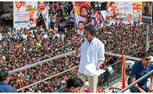 ಟಿವಿಕೆ ರ‍್ಯಾಲಿಯಲ್ಲಿ ಕಾಲ್ತುಳಿತ ಪ್ರಕರಣ | ವಿಜಯ್‌ ಜನರ ಕೂಗನ್ನು ನಿರ್ಲಕ್ಷಿಸಿದ್ದರು : ಪ್ರತ್ಯಕ್ಷದರ್ಶಿಗಳಿಂದ ಆರೋಪ