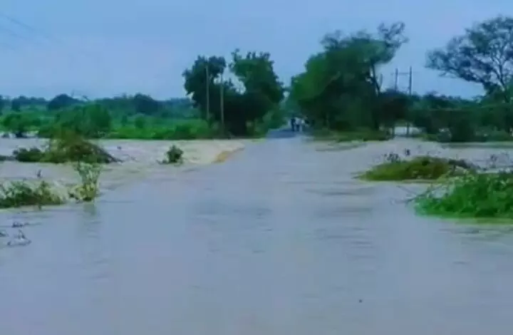 ಆಳಂದ: ಭಾರೀ ಮಳೆಯಿಂದಾಗಿ ಬೆಳೆ, ಮನೆ, ರಸ್ತೆ ಹಾನಿ; ಜನಜೀವನ ಅಸ್ತವ್ಯಸ್ತ