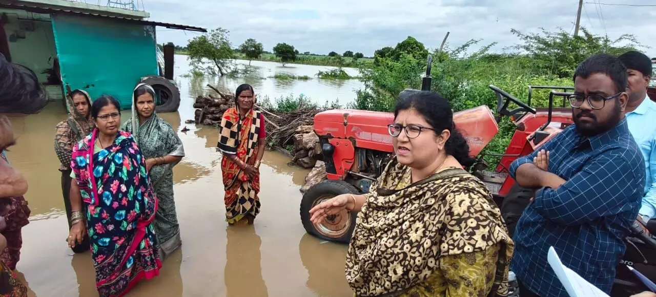 ಕಲಬುರಗಿ | ಪ್ರವಾಹ ಪೀಡಿತ ಪ್ರದೇಶಕ್ಕೆ ಭೇಟಿ ನೀಡಿದ ಪ್ರಾದೇಶಿಕ ಆಯುಕ್ತೆ ಝಹೀರಾ ನಸ್ಸಿಮ್