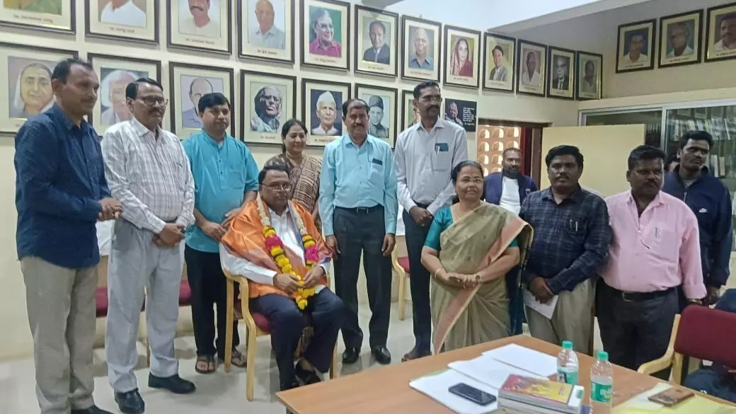 ಕನ್ನಡ ಅಧ್ಯಯನ ಸಂಸ್ಥೆಯು ಅನ್ನ, ಅರಿವು, ಆಶ್ರಯ ಕೊಟ್ಟಿದೆ: ವಿಕ್ರಮ ವಿಸಾಜಿ ಕನ್ನಡ ಅಧ್ಯಯನ ಸಂಸ್ಥೆಯು ಅನ್ನ, ಅರಿವು, ಆಶ್ರಯ ಕೊಟ್ಟಿದೆ: ವಿಕ್ರಮ ವಿಸಾಜಿ