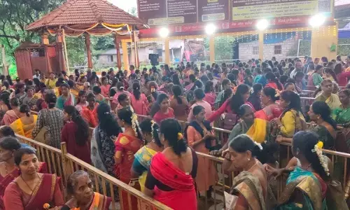 ಕಟೀಲು ದುರ್ಗಾಪರಮೇಶ್ವರಿ ದೇವಸ್ಥಾನದಲ್ಲಿ 25 ಸಾವಿರಕ್ಕೂ ಹೆಚ್ಚು ಮಹಿಳಾ ಭಕ್ತರಿಗೆ ಸೀರೆ ವಿತರಣೆ