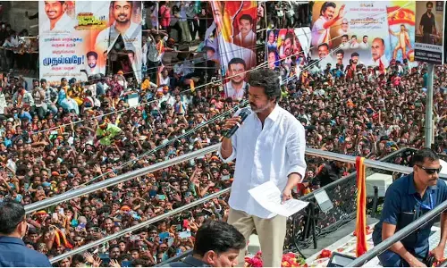 ಟಿವಿಕೆ ರ‍್ಯಾಲಿಯಲ್ಲಿ ಕಾಲ್ತುಳಿತ ಪ್ರಕರಣ | ವಿಜಯ್‌ ಜನರ ಕೂಗನ್ನು ನಿರ್ಲಕ್ಷಿಸಿದ್ದರು : ಪ್ರತ್ಯಕ್ಷದರ್ಶಿಗಳಿಂದ ಆರೋಪ