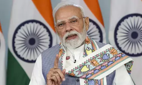 ಮನ್ ಕಿ ಬಾತ್‌ನಲ್ಲಿ ಆರೆಸ್ಸೆಸ್‌ನ್ನು ಹೊಗಳಿದ ಪ್ರಧಾನಿ ಮೋದಿ : ಗಾಂಧಿ ಜಯಂತಿಗೆ ಖಾದಿ ಖರೀದಿಗೆ ಆಗ್ರಹ