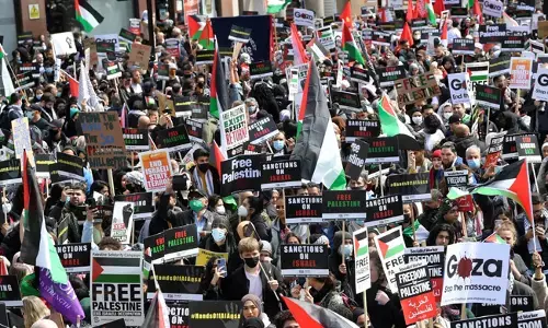 ಜರ್ಮನಿಯಲ್ಲಿ ಫೆಲೆಸ್ತೀನ್‌ ಪರ ಪ್ರತಿಭಟನೆ : ಇಸ್ರೇಲ್‌ಗೆ ಬೆಂಬಲ ವಿರೋಧಿಸಿ ಬೀದಿಗಿಳಿದ ಸಾವಿರಾರು ನಾಗರಿಕರು