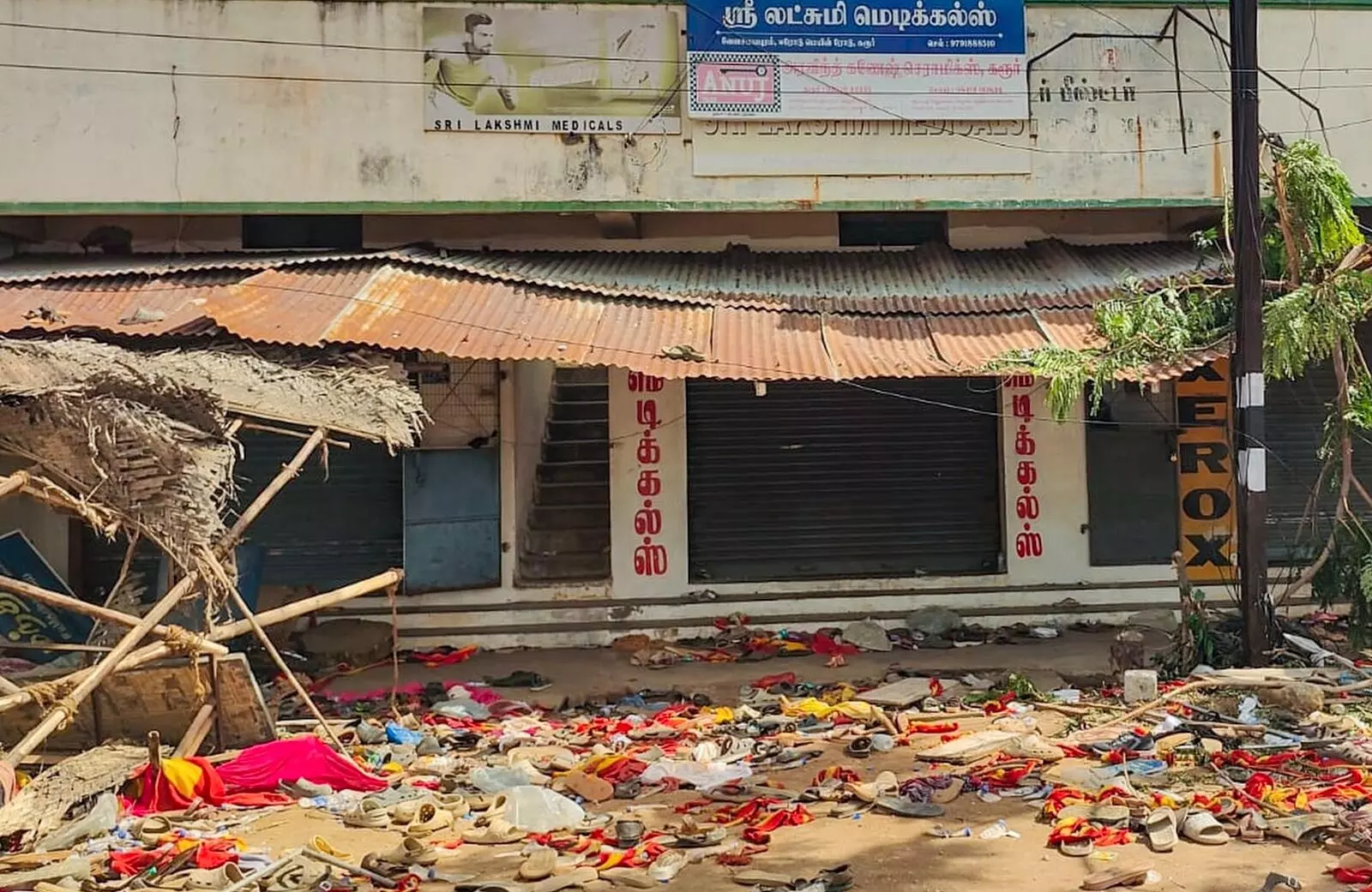 ಕರೂರು ಕಾಲ್ತುಳಿತ ದುರಂತ: ಸಾವಿನ ಸಂಖ್ಯೆ 41ಕ್ಕೆ ಏರಿಕೆ; ವಿಜಯ್ ನಿವಾಸಕ್ಕೆ ಬಾಂಬ್ ಬೆದರಿಕೆ