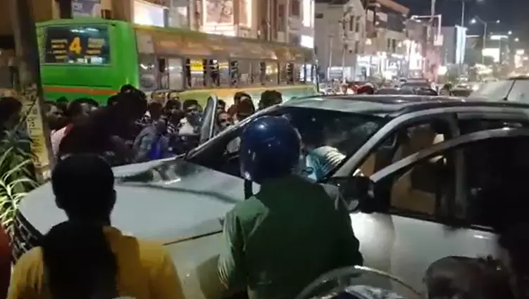 ಶಿವಮೊಗ್ಗ | ಬೈಕಿಗೆ ಗುದ್ದಿ ಒಂದು ಕಿ.ಮೀ. ದೂರ ಎಳೆದೊಯ್ದ ಕಾರು