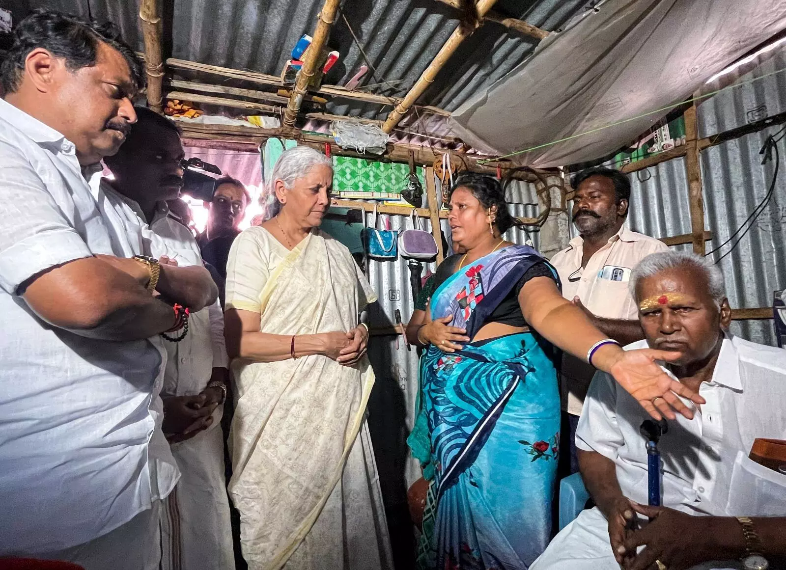 PHOTO | ನಟ ವಿಜಯ್ ರ‍್ಯಾಲಿಯಲ್ಲಿ ಭೀಕರ ಕಾಲ್ತುಳಿತ; ಮಕ್ಕಳ ಸಹಿತ 40ಕ್ಕೂ ಅಧಿಕ ಮಂದಿ ಮೃತ್ಯು