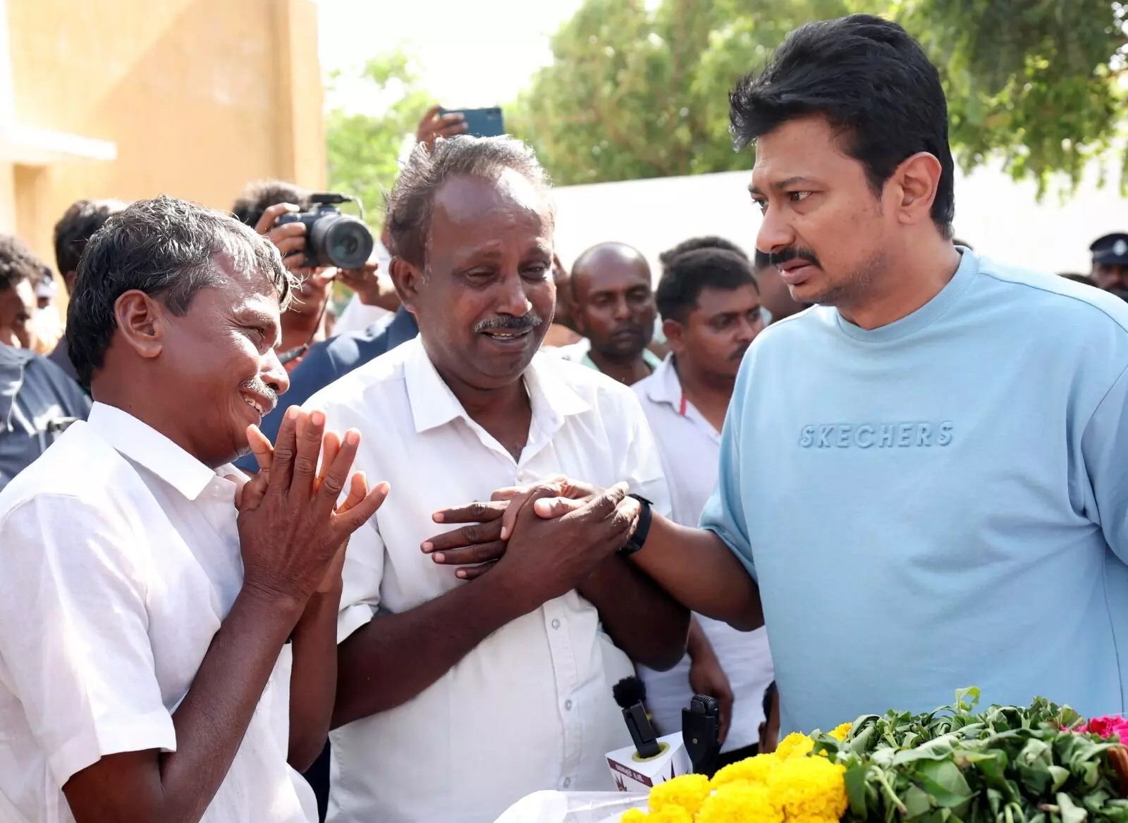 PHOTO | ನಟ ವಿಜಯ್ ರ‍್ಯಾಲಿಯಲ್ಲಿ ಭೀಕರ ಕಾಲ್ತುಳಿತ; ಮಕ್ಕಳ ಸಹಿತ 40ಕ್ಕೂ ಅಧಿಕ ಮಂದಿ ಮೃತ್ಯು