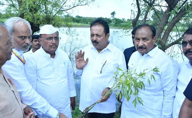 ಕಲಬುರಗಿಯಲ್ಲಿ ಬೆಳೆ ಹಾನಿ ಪ್ರದೇಶ ವೀಕ್ಷಿಸಿದ ಕೃಷಿ ಸಚಿವ ಎನ್.ಚೆಲುವರಾಯಸ್ವಾಮಿ ಕಲಬುರಗಿಯಲ್ಲಿ ಬೆಳೆ ಹಾನಿ ಪ್ರದೇಶ ವೀಕ್ಷಿಸಿದ ಕೃಷಿ ಸಚಿವ ಎನ್.ಚೆಲುವರಾಯಸ್ವಾಮಿ