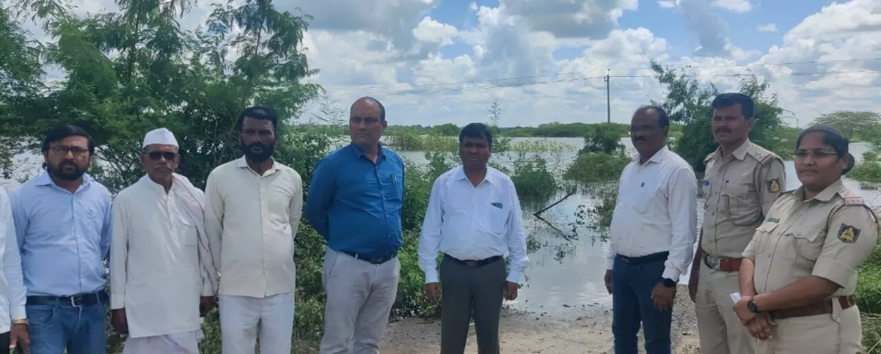 ಬೀದರ್ | ಸಾವಳಿ ಗ್ರಾಮದ ಕಾಳಜಿ ಕೇಂದ್ರಕ್ಕೆ ನ್ಯಾ.ಪ್ರಕಾಶ್ ಅರ್ಜುನ್ ಬನಸೋಡೆ ಭೇಟಿ