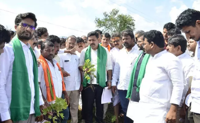 ಯಾದಗಿರಿ | ಬಿಜೆಪಿ ರಾಜ್ಯಾಧ್ಯಕ್ಷ ವಿಜಯೇಂದ್ರರ ನೇತೃತ್ವದಲ್ಲಿ ಪ್ರವಾಹ, ಬೆಳೆ ಹಾನಿ ಪರಿಶೀಲನೆ ಯಾದಗಿರಿ | ಬಿಜೆಪಿ ರಾಜ್ಯಾಧ್ಯಕ್ಷ ವಿಜಯೇಂದ್ರರ ನೇತೃತ್ವದಲ್ಲಿ ಪ್ರವಾಹ, ಬೆಳೆ ಹಾನಿ ಪರಿಶೀಲನೆ