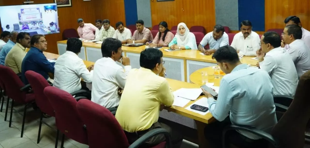 ಬಳ್ಳಾರಿ | ಸಾಮಾಜಿಕ, ಶೈಕ್ಷಣಿಕ ಸಮೀಕ್ಷಾ ಕಾರ್ಯಕ್ಕೆ ವೇಗ ನೀಡಿ: ಡಿಸಿ ನಾಗೇಂದ್ರ ಪ್ರಸಾದ್ ಕೆ.