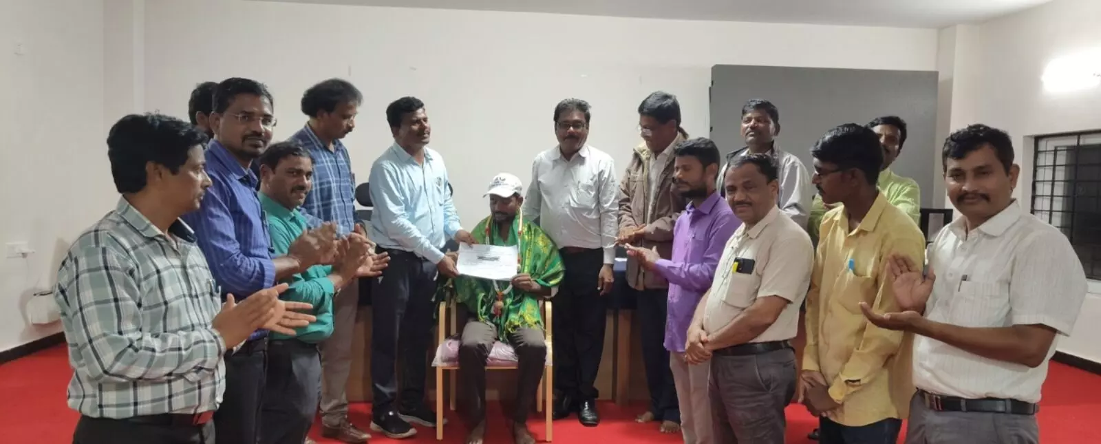 ರಾಯಚೂರು | ಮೂರು ದಿನದಲ್ಲೇ ಸಮೀಕ್ಷೆ ಪೂರ್ಣಗೊಳಿಸಿದ ಶಿಕ್ಷಕ : ಜಿಲ್ಲಾಡಳಿತದಿಂದ ಪ್ರಶಂಸೆ ರಾಯಚೂರು | ಮೂರು ದಿನದಲ್ಲೇ ಸಮೀಕ್ಷೆ ಪೂರ್ಣಗೊಳಿಸಿದ ಶಿಕ್ಷಕ : ಜಿಲ್ಲಾಡಳಿತದಿಂದ ಪ್ರಶಂಸೆ