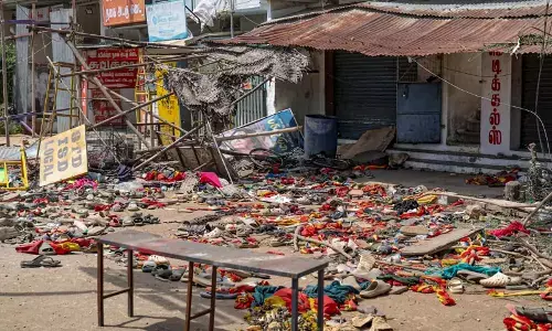 PHOTO | ನಟ ವಿಜಯ್ ರ‍್ಯಾಲಿಯಲ್ಲಿ ಭೀಕರ ಕಾಲ್ತುಳಿತ; ಮಕ್ಕಳ ಸಹಿತ 40ಕ್ಕೂ ಅಧಿಕ ಮಂದಿ ಮೃತ್ಯು