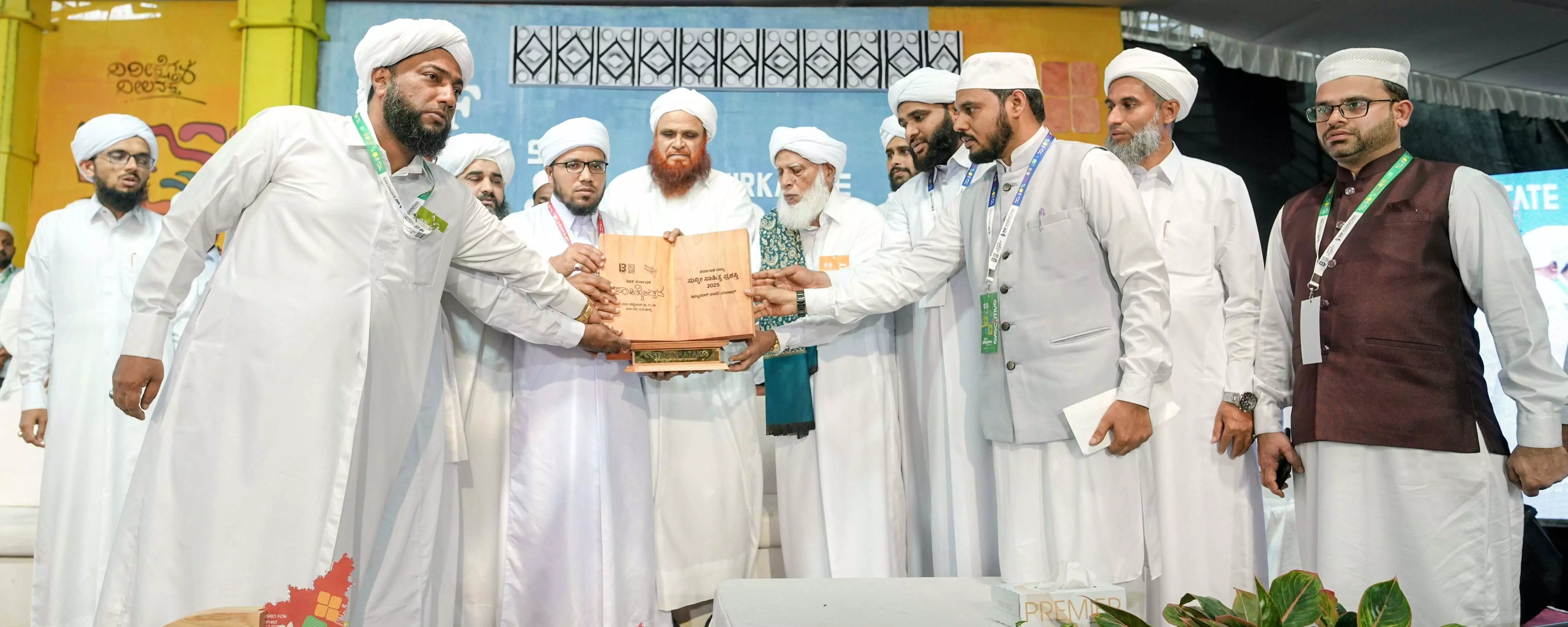 ಇಸ್ಮಾಈಲ್ ಸಅದಿ ಮಾಚಾರ್ ರಿಗೆ ಸುನ್ನೀ ಸಾಹಿತ್ಯ ಪ್ರಶಸ್ತಿ ಇಸ್ಮಾಈಲ್ ಸಅದಿ ಮಾಚಾರ್ ರಿಗೆ ಸುನ್ನೀ ಸಾಹಿತ್ಯ ಪ್ರಶಸ್ತಿ