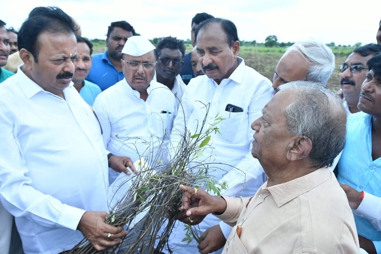 ಆಳಂದ: ಮಳೆಯಿಂದ ಬೆಳೆ ಹಾನಿ;  ಪರಿಹಾರದ ಭರವಸೆ ನೀಡಿದ ಕೃಷಿ ಸಚಿವ
