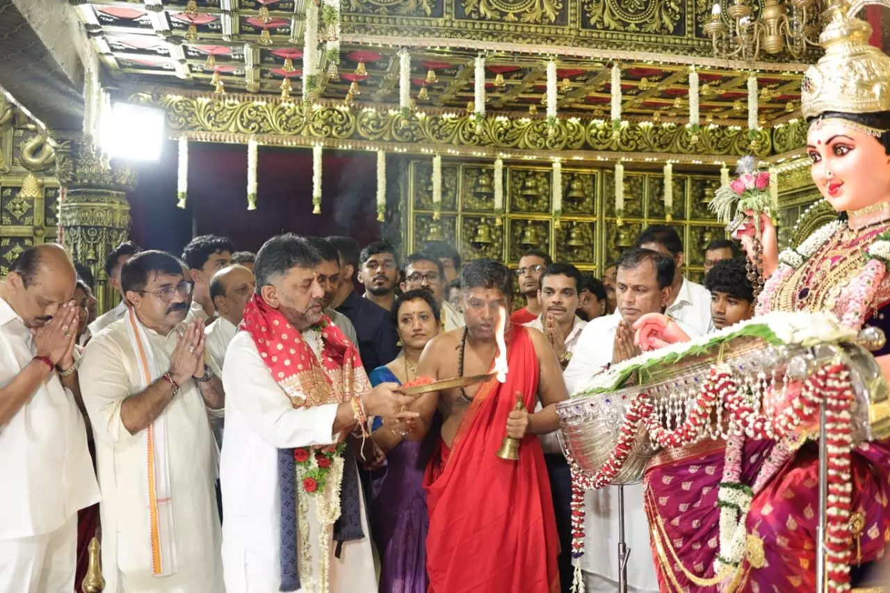 ಕುದ್ರೋಳಿ ಶ್ರೀ ಗೋಕರ್ಣನಾಥ ಕ್ಷೇತ್ರಕ್ಕೆ ಡಿಸಿಎಂ ಭೇಟಿ, ಮಂಗಳೂರು ದಸರಾ ವೈಭವಕ್ಕೆ ಮೆಚ್ಚುಗೆ ಕುದ್ರೋಳಿ ಶ್ರೀ ಗೋಕರ್ಣನಾಥ ಕ್ಷೇತ್ರಕ್ಕೆ ಡಿಸಿಎಂ ಭೇಟಿ, ಮಂಗಳೂರು ದಸರಾ ವೈಭವಕ್ಕೆ ಮೆಚ್ಚುಗೆ