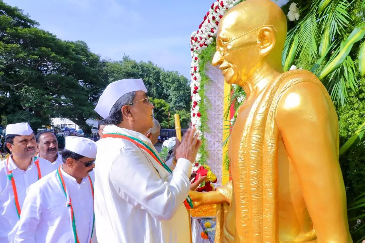ರಾಜ್ಯದ ಜನತೆಗೆ ಗಾಂಧಿ, ಲಾಲ್ ಬಹದ್ದೂರ್ ಶಾಸ್ತ್ರಿ ಜಯಂತಿ, ವಿಜಯ ದಶಮಿ ಶುಭಾಶಯ ಕೋರಿದ ಸಿದ್ದರಾಮಯ್ಯ