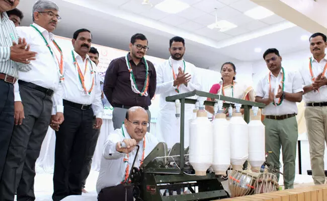 ಕೊಪ್ಪಳ | ಮಹಾತ್ಮ ಗಾಂಧೀಜಿಯವರು ಸ್ವಚ್ಛತೆ, ಸರಳತೆಗೆ ಮಹತ್ವ ನೀಡಿದ್ದರು : ಡಿಸಿ ಸುರೇಶ ಬಿ.ಇಟ್ನಾಳ