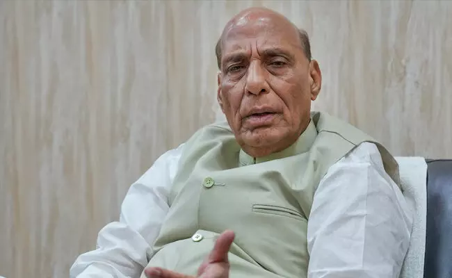 ಭಾರತೀಯ ಪ್ರತಿಕ್ರಿಯೆ ಇತಿಹಾಸ, ಭೂಗೋಳ ಎರಡನ್ನೂ ಬದಲಾಯಿಸಬಹುದು : ಸರ್ ಕ್ರೀಕ್ ಸಮೀಪ ಸೇನಾ ಜಮಾವಣೆ ಮಾಡಿದ ಪಾಕ್‌ಗೆ ರಾಜ್‌ನಾಥ್ ಸಿಂಗ್ ಎಚ್ಚರಿಕೆ