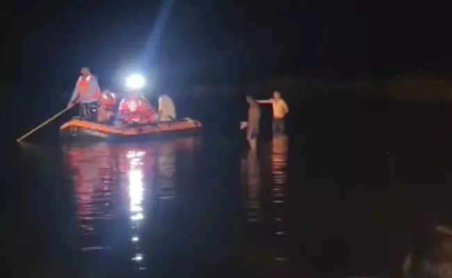 ಮಧ್ಯಪ್ರದೇಶ | ದುರ್ಗಾ ವಿಗ್ರಹ ಸಾಗಿಸುತ್ತಿದ್ದ ಟ್ರ್ಯಾಕ್ಟರ್–ಟ್ರಾಲಿ ಉರುಳಿ, ಕನಿಷ್ಠ 10 ಮಂದಿ ಮೃತ್ಯು