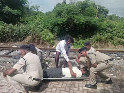 ಇಂದ್ರಾಳಿ ರೈಲ್ವೆ ನಿಲ್ದಾಣದಲ್ಲಿ ಅಣಕು ಕಾರ್ಯಾಚರಣೆ ಇಂದ್ರಾಳಿ ರೈಲ್ವೆ ನಿಲ್ದಾಣದಲ್ಲಿ ಅಣಕು ಕಾರ್ಯಾಚರಣೆ