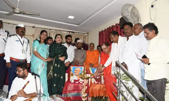 ಕಲಬುರಗಿ | ಅಹಿಂಸೆ ತತ್ವವೇ ಗಾಂಧೀಯನ್ನು “ಮಹಾತ್ಮ”ರನ್ನಾಗಿಸಿದೆ: ಶಶೀಲ್ ನಮೋಶಿ