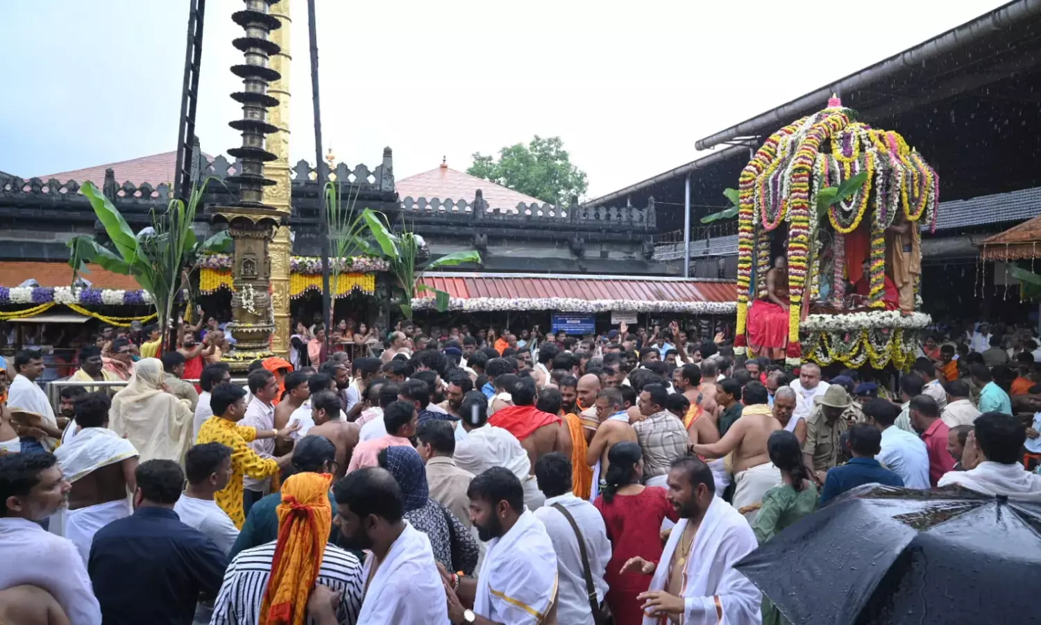 ಕೊಲ್ಲೂರು: ವಿಜೃಂಭಣೆಯ ಮಹಾನವರಾತ್ರಿ ರಥೋತ್ಸವ ಸಂಪನ್ನ