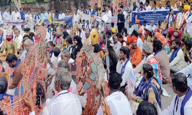 ಶೇ.1ರಷ್ಟು ಮೀಸಲಾತಿಗೆ ಆಗ್ರಹಿಸಿ ದಿಲ್ಲಿಯ ಜಂತರ್ ಮಂತರ್‌ನಲ್ಲಿ ‘ಅಲೆಮಾರಿಗಳ ಕೂಗು’