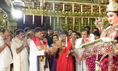 ಕುದ್ರೋಳಿ ಶ್ರೀ ಗೋಕರ್ಣನಾಥ ಕ್ಷೇತ್ರಕ್ಕೆ ಡಿಸಿಎಂ ಭೇಟಿ, ಮಂಗಳೂರು ದಸರಾ ವೈಭವಕ್ಕೆ ಮೆಚ್ಚುಗೆ