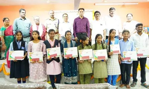 ಬಳ್ಳಾರಿ | ಮಹಾತ್ಮ ಗಾಂಧೀಜಿ ಜಯಂತಿ : ಬಾಪೂಜಿ ಪ್ರಬಂಧ ಸ್ಪರ್ಧೆಯ ಪ್ರಶಸ್ತಿ ವಿತರಣೆ