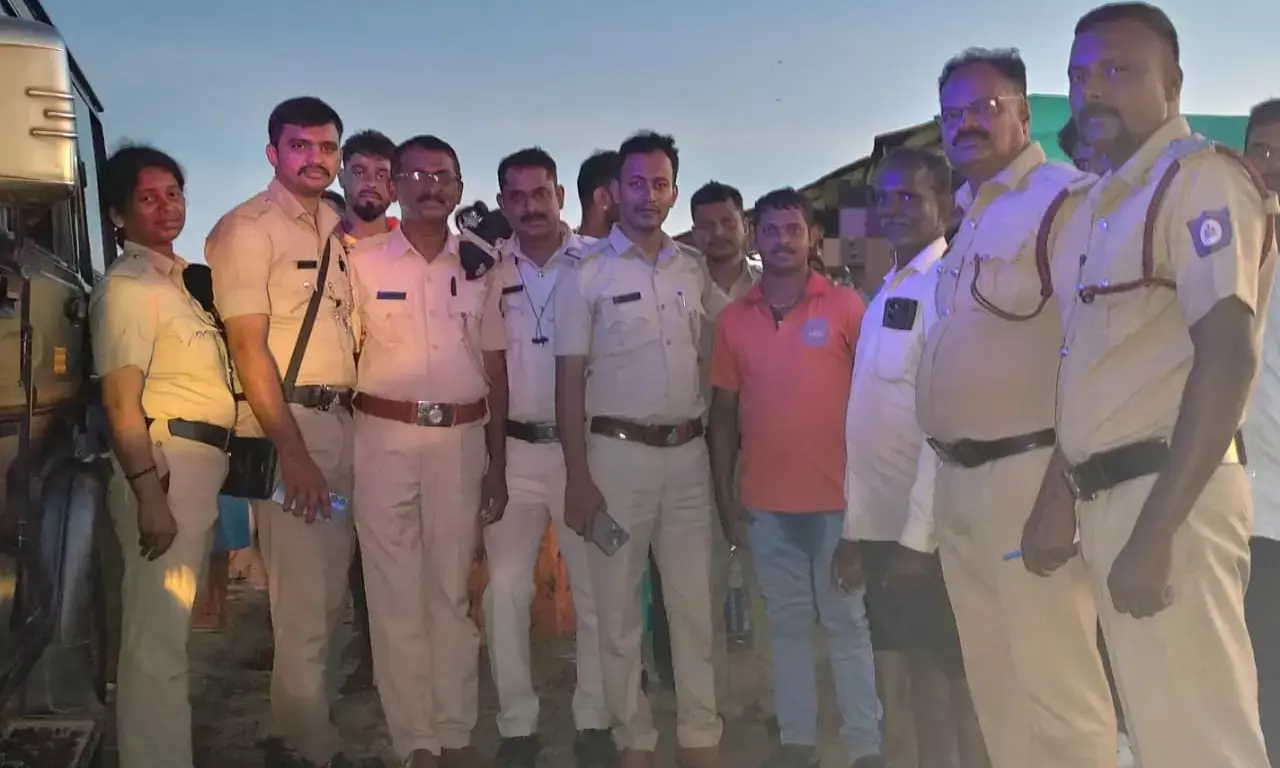 ಮರವಂತೆ: ಸಮುದ್ರ ಪಾಲಾಗುತ್ತಿದ್ದ ಯುವಕರನ್ನು ರಕ್ಷಿಸಿದ ಕೆ.ಎನ್.ಡಿ ಸಿಬ್ಬಂದಿ