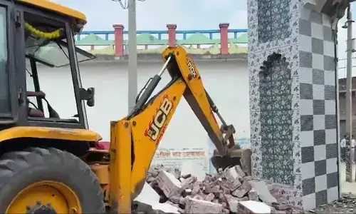 ಉತ್ತರ ಪ್ರದೇಶ | ಸಂಭಾಲ್‌ನಲ್ಲಿ ಅಕ್ರಮ ಕಟ್ಟಡವೆಂದು ಮಸೀದಿಯ ಕೆಲ ಭಾಗಗಳನ್ನು ಕೆಡವಿದ ಜಿಲ್ಲಾಡಳಿತ