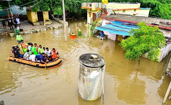 ಕಲ್ಯಾಣ ಕರ್ನಾಟಕ: ನೆರೆ ಹಾವಳಿಗೆ ಮುಳುಗಿದ ಬದುಕು ಕಲ್ಯಾಣ ಕರ್ನಾಟಕ: ನೆರೆ ಹಾವಳಿಗೆ ಮುಳುಗಿದ ಬದುಕು