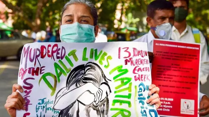 ಗುಜರಾತ್ | ದೇವಸ್ಥಾನಕ್ಕೆ ತೆರಳದಂತೆ ಬೆದರಿಸಿ ದಲಿತ ವ್ಯಕ್ತಿ ಮೇಲೆ ಹಲ್ಲೆ : ಪ್ರಕರಣ ದಾಖಲು ಗುಜರಾತ್ | ದೇವಸ್ಥಾನಕ್ಕೆ ತೆರಳದಂತೆ ಬೆದರಿಸಿ ದಲಿತ ವ್ಯಕ್ತಿ ಮೇಲೆ ಹಲ್ಲೆ : ಪ್ರಕರಣ ದಾಖಲು