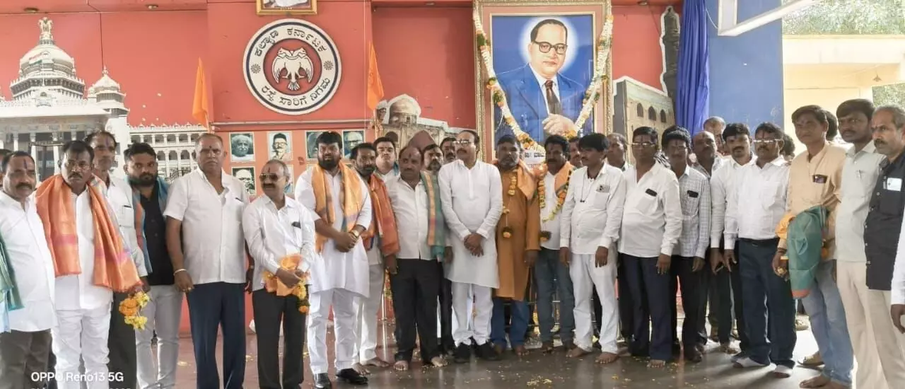 ಬೀದರ್ | ಕೇಂದ್ರ ಬಸ್ ನಿಲ್ದಾಣದಲ್ಲಿ ಡಾ.ಅಂಬೇಡ್ಕರ್ ಅವರ ಭಾವಚಿತ್ರ ಅನಾವರಣ ಬೀದರ್ | ಕೇಂದ್ರ ಬಸ್ ನಿಲ್ದಾಣದಲ್ಲಿ ಡಾ.ಅಂಬೇಡ್ಕರ್ ಅವರ ಭಾವಚಿತ್ರ ಅನಾವರಣ